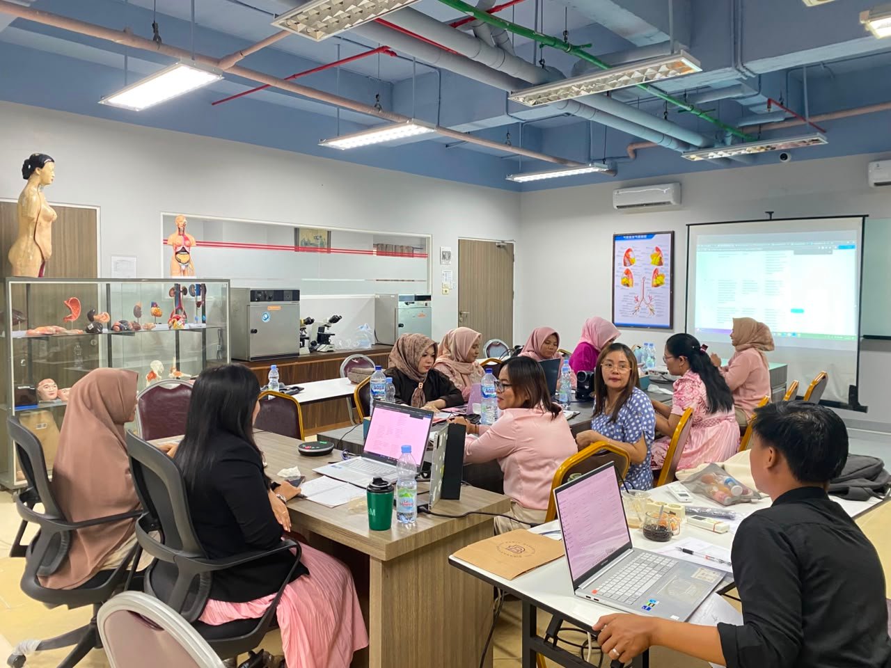 Universitas Bunda Thamrin Gelar Monitoring dan Evaluasi Program Studi D3 Kebidanan